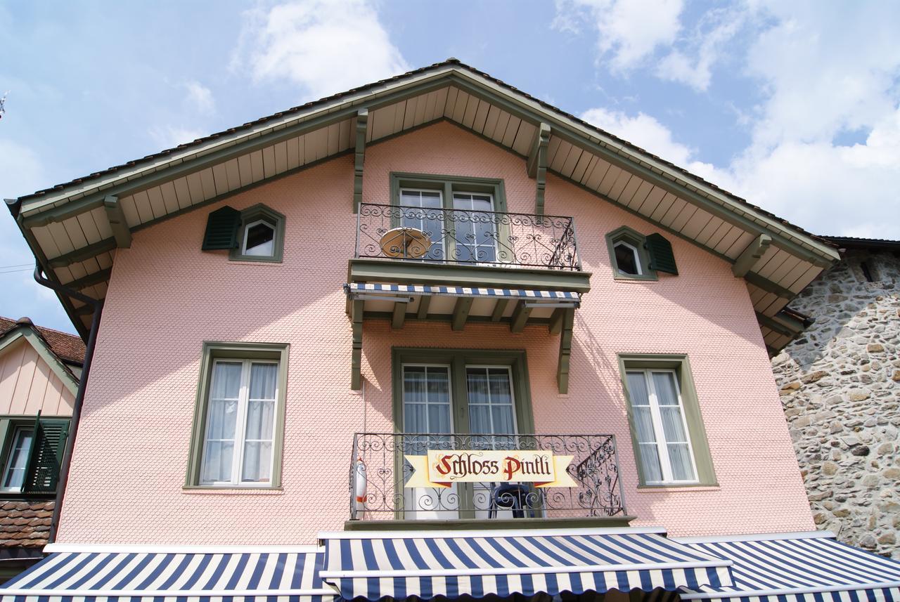 Hotel Schlosspintli Spiez Buitenkant foto